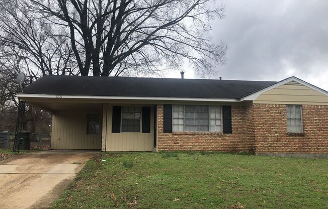 4 Success Realty is now offering this 3 bedroom and 1 bath home. This also offer a dinning room large kitchen. This home also has a carport. Call us for your private showing.