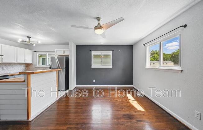 1118 W AVE