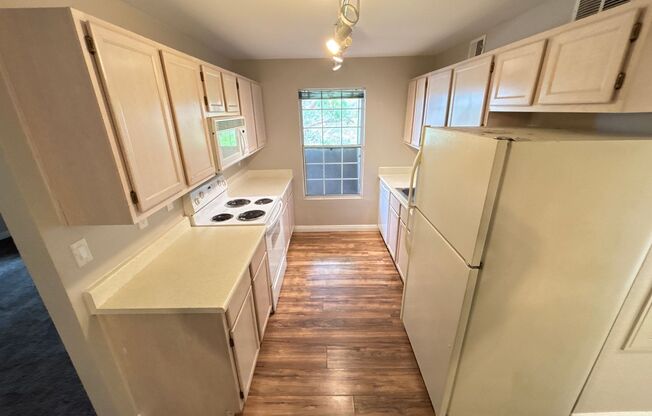 1 bed, 1 bath, $1,295, Unit 124