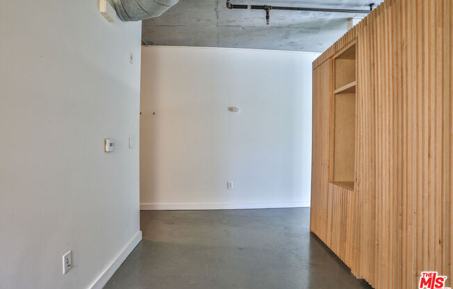 645 W 9th St