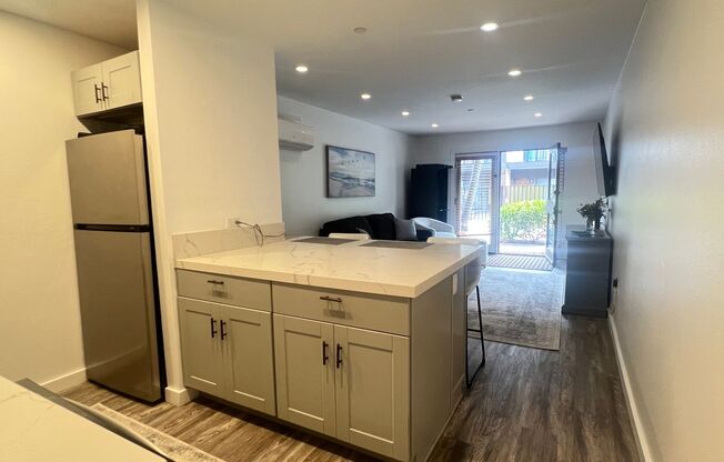 1 bed, 1 bath, 572 sqft, $2,995, Unit Los Caballeros #106