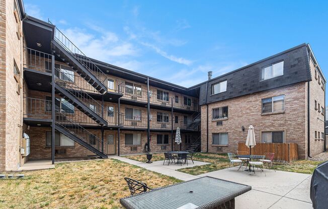 2 Bedroom 1 Bath in the Heart of West Wash Park!