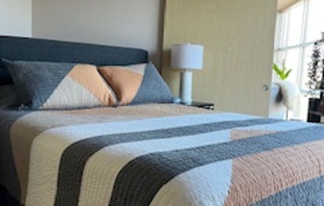 2 beds, 2 baths, 926 sqft, $1,725, Unit 212