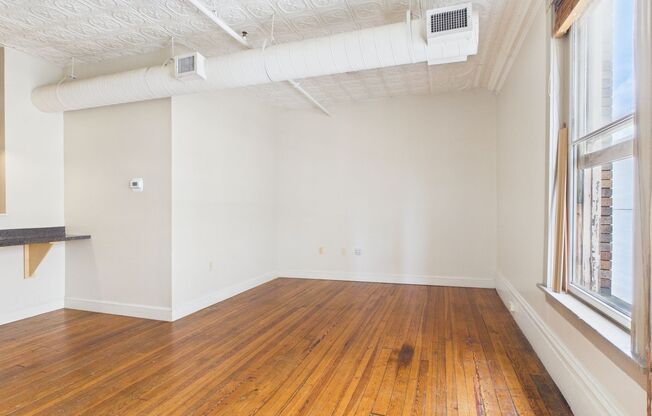 2 beds, 2 baths, 925 sqft, $1,600, Unit 404