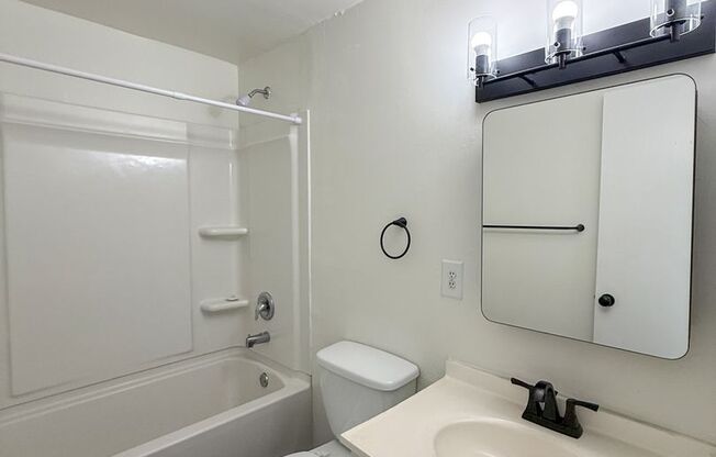 2 beds, 1.5 baths, 850 sqft, $1,275, Unit 01C