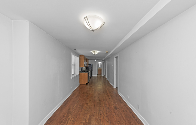 1525 W BARRY AVE