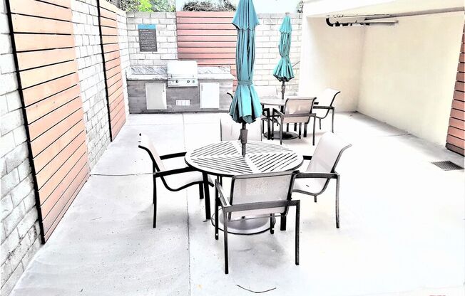 2 beds, 2 baths, $2,950, Unit 203