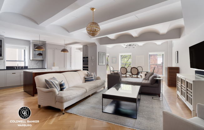 275 W 10 ST