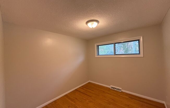 3 beds, 1 bath, $1,600