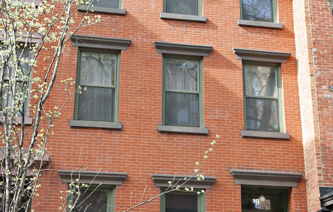19 PERRY ST