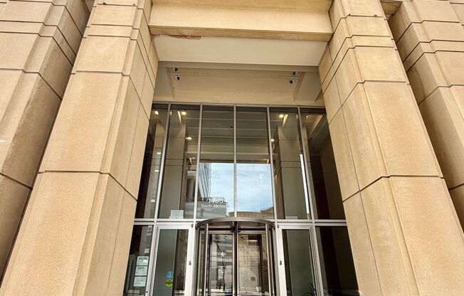 1 bed, 1 bath, $2,350, Unit UNIT 1812