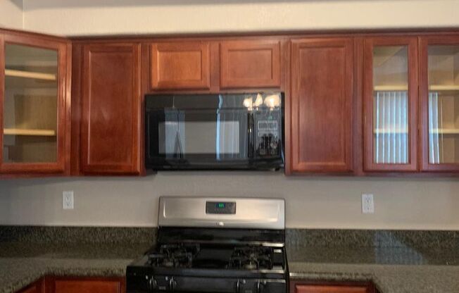 Beautiful 3 bedroom Condo in Summerlin- 2 weeks Free!!