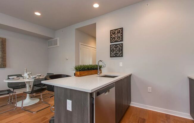 2 beds, 1 bath, 802 sqft, $1,719, Unit Unit 25