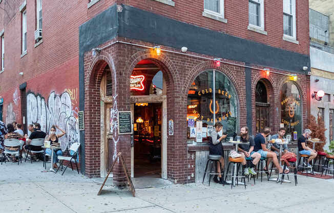 Discover your favorite new dining spots throughout Williamsburg.