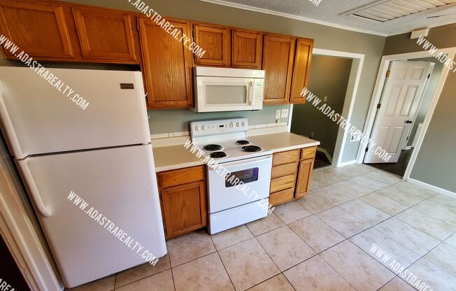 Remodeled 2 Bedroom Raytown Home w/Potential 3rd Bedroom-Available in MAY!!