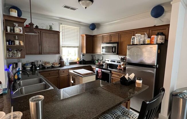 Well Maintained Condo at Creekside