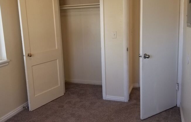 2 beds, 1 bath, 735 sqft, $1,050, Unit A2