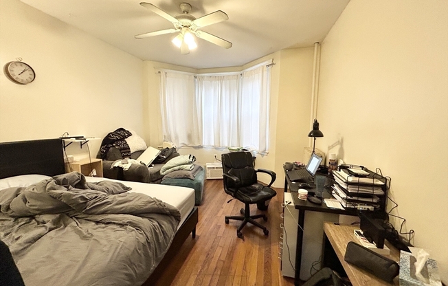 2 beds, 1 bath, $3,550, Unit 11