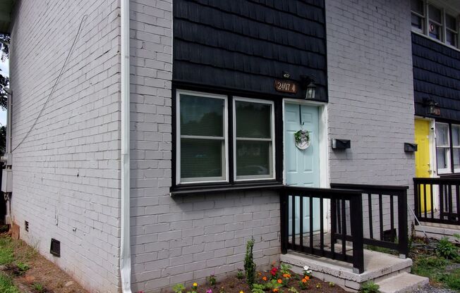 2 Bedroom 1 Bath Townhome Minutes to Uptown Charlotte - Recently Renovated