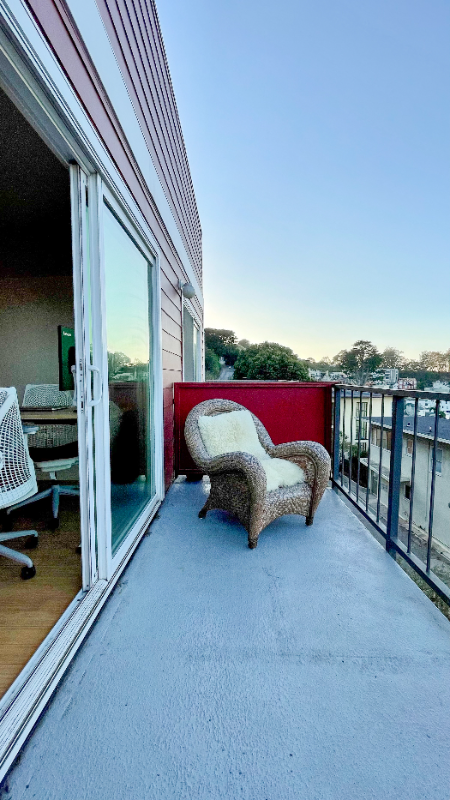 275 Burnett Ave