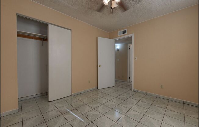 3 beds, 1 bath, $1,140