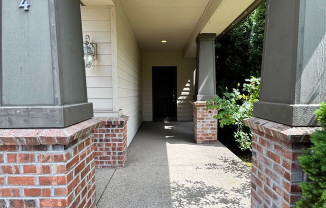 FOR RENT - SUPER CLEAN 4 BEDROOM, 2.5 BATH IN ASPEN CREEK, HILLSBORO