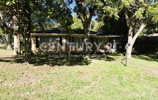 Nicely Maintained 3/2/2 on Corner Lot in Cedar Hill For Rent!