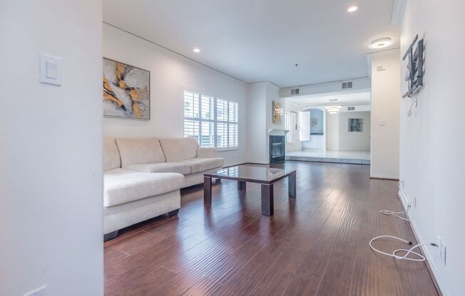 Highly Desireble Beverly Hills Condo