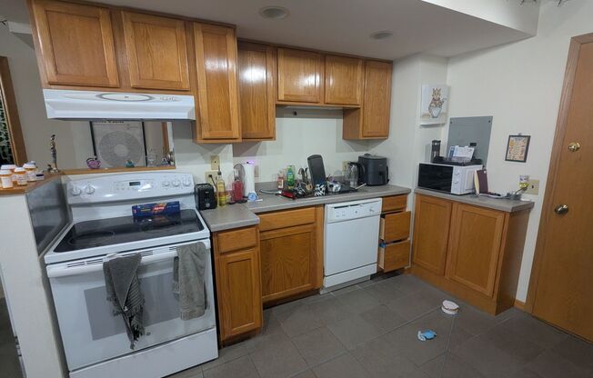 1 bed, 1 bath, 620 sqft, $1,450, Unit 215