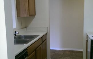 2 beds, 1 bath, $690, Unit 22