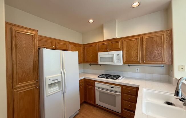 Comfortable 2BD/2BA Townhome in Carmel Mountain Ranch with Community Pool, Attached Garage & In-Unit Laundry
