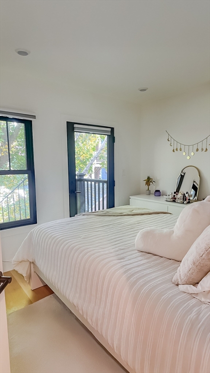 6 EVERETT PL