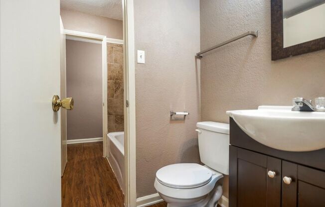 2 beds, 1.5 baths, 825 sqft, $975, Unit 914