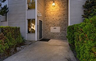 Charming 1-Bedroom Apartment in Highland Park – Freshly Updated & Conveniently Located