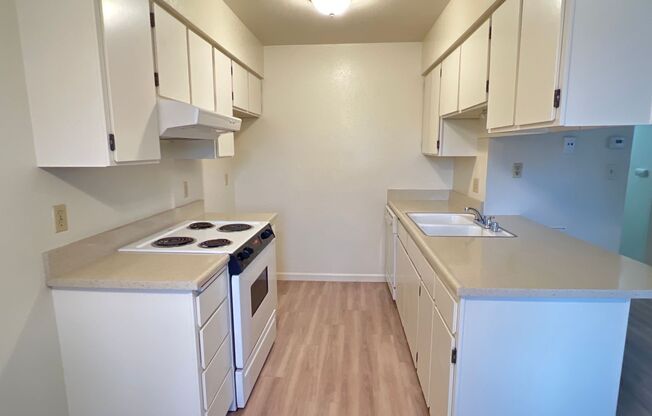 2 beds, 1 bath, 800 sqft, $1,295, Unit Unit B