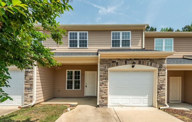 Spacious 3bed/2.5 Bath Townhome In Desirable Clayton NC!