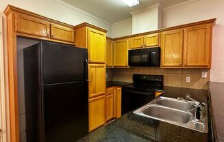 3 beds, 3 baths, $2,100, Unit B