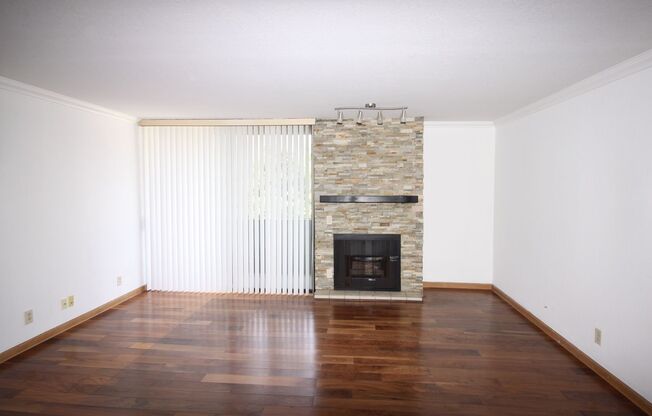 2 beds, 2 baths, $2,595, Unit 108