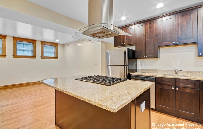 3153 N Hudson Ave, Chicago IL 1