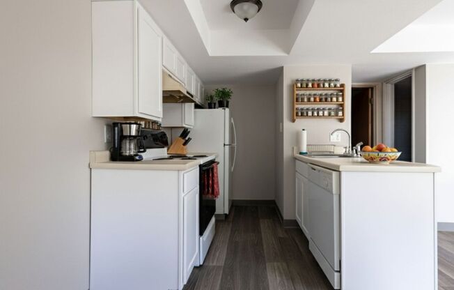 1 bed, 1 bath, 600 sqft, $999, Unit 1422-03