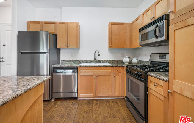 1 bed, 1 bath, 910 sqft, $2,900, Unit 355