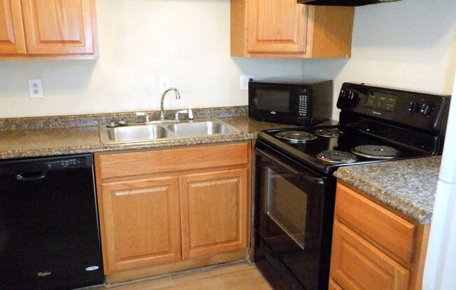 2 Bedroom and 1 Bath Condominium.  Conveniently located near UTK campus