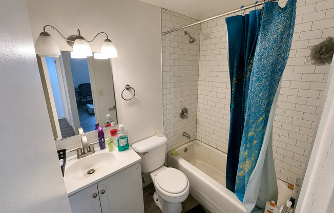 2 beds, 1 bath, $1,325, Unit 108