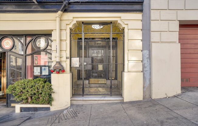 727-729 Leavenworth Street Apartments*