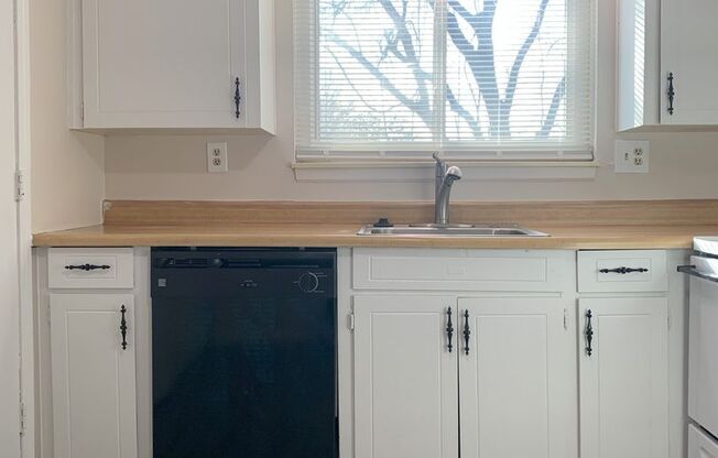 2 beds, 1 bath, 700 sqft, $945, Unit 9155