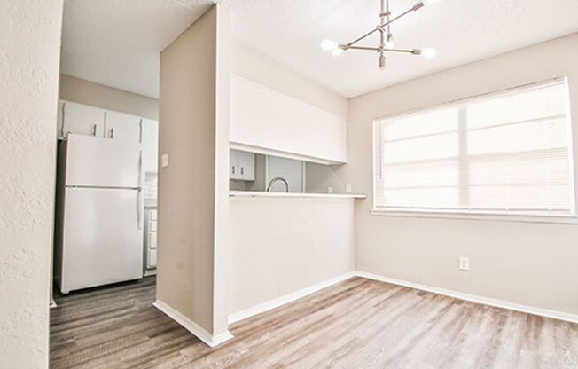 2 beds, 1 bath, 990 sqft, $995, Unit H3