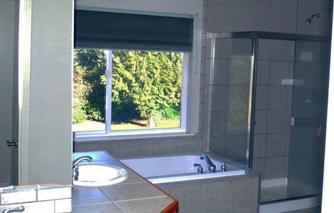 Beautiful home in quiet Puyallup neighborhood