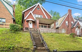 Updated 3 Bedroom in Forest Hills with Central AC