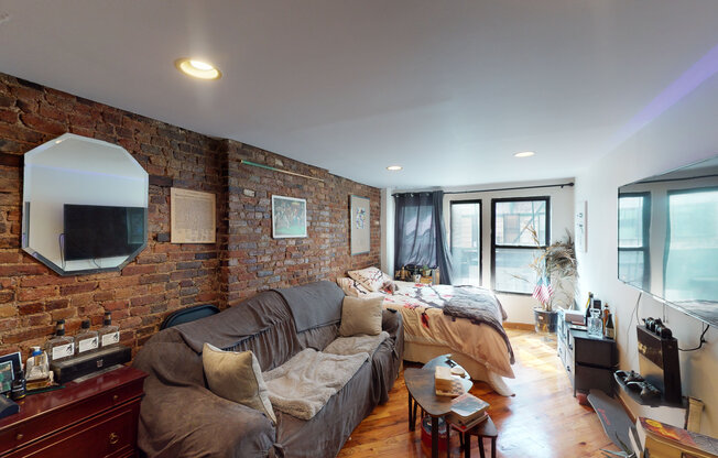 4 beds, 2 baths, $10,500, Unit 2FL