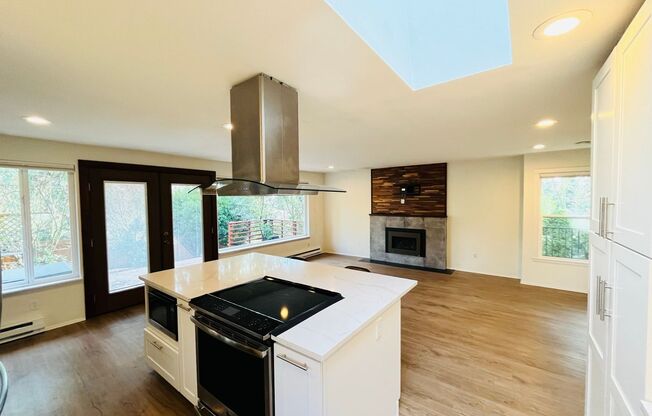 Tastefully Remodeled Bungalow, Just 2 Blocks From the Seattle/BI Ferry!